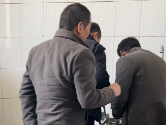 老鐵學(xué)習(xí)做豆腐